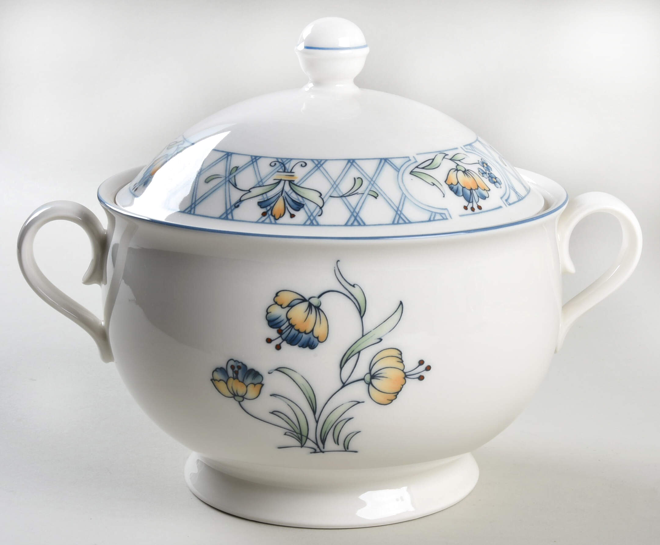 Dutch Weave 2 Qt Round Covered Casserole by Noritake-1
