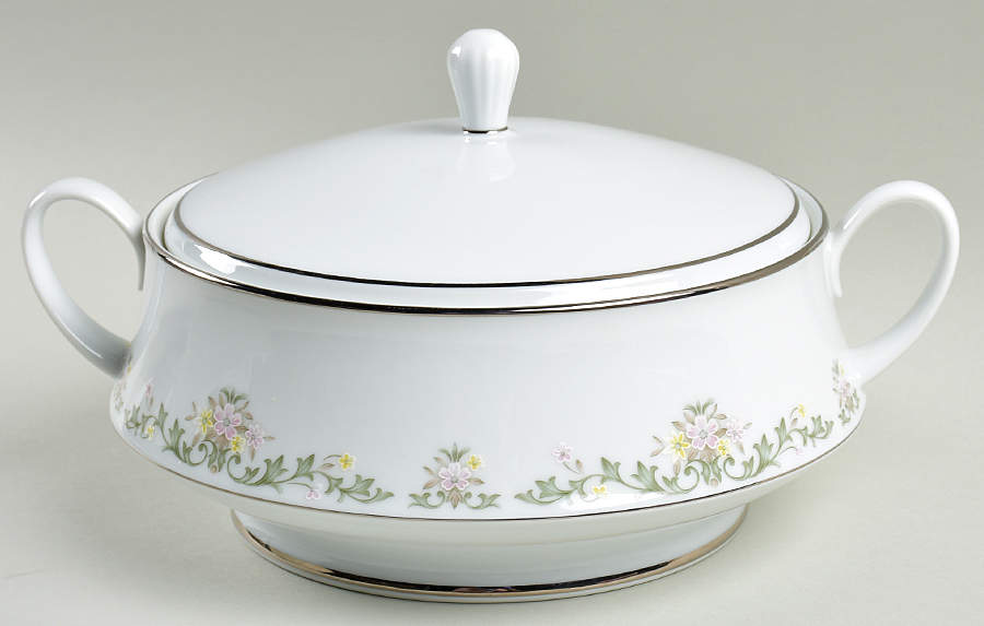Early Spring Round Covered Vegetable by Noritake-1