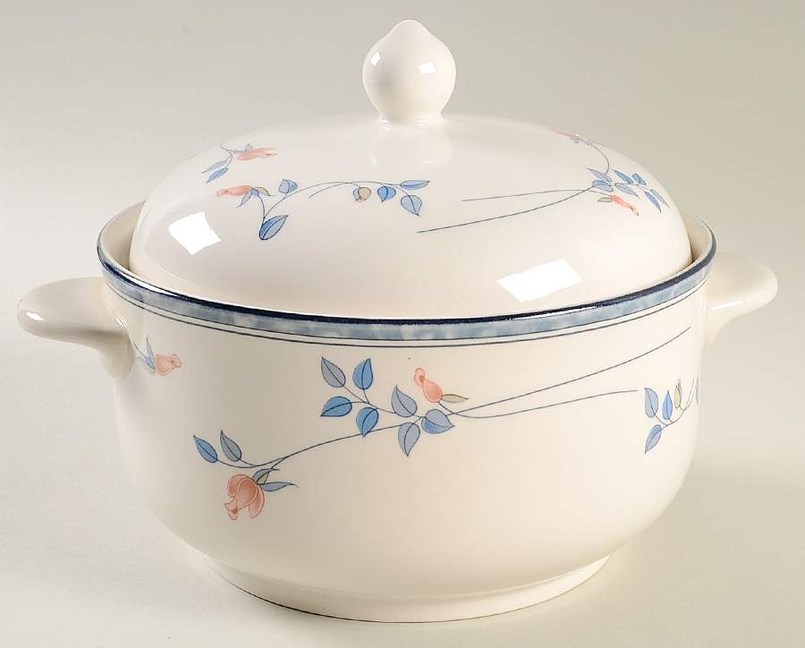 Eastfair 2 Qt Round Covered Casserole by Noritake-1