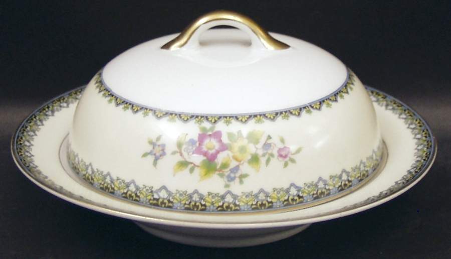 Elmonte Round Covered Butter with Strainer by Noritake-1
