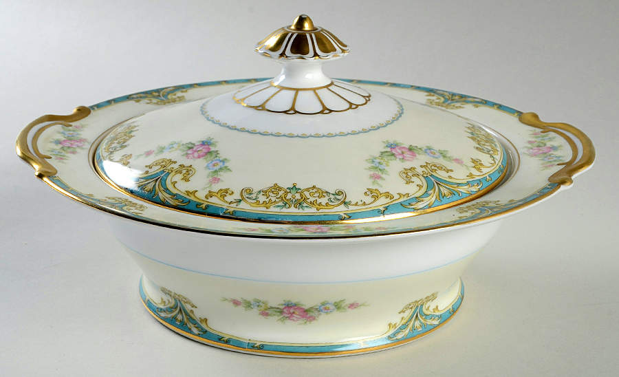 Elroy (Smooth Edge) Round Covered Vegetable by Noritake-1