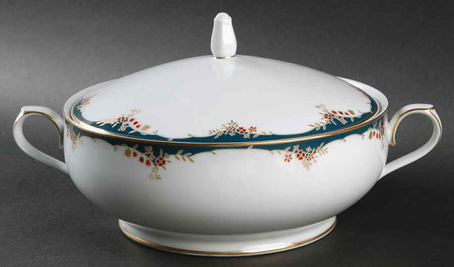 Embrace Round Covered Vegetable by Noritake-1