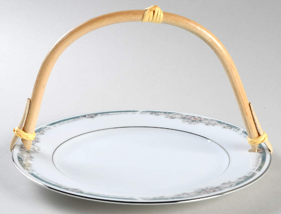 Enhancement 5 3/8"-5 5/8" Bamboo Handled Serving Plate  HC by Noritake-1