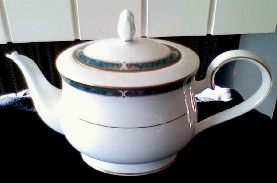Essex Court Teapot & Lid by Noritake-1