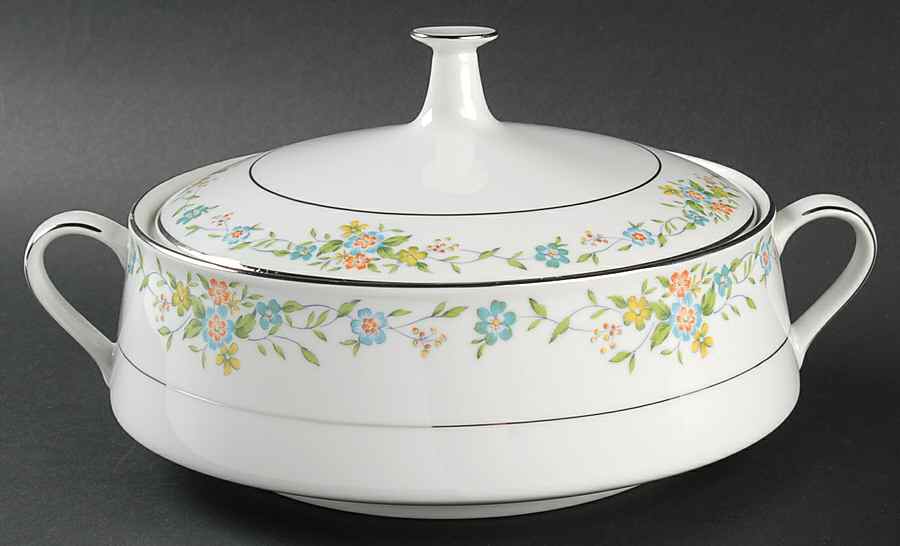 Everett Round Covered Vegetable by Noritake-1