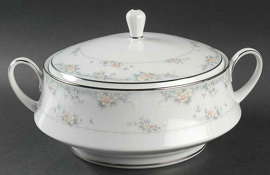 Fairfax Round Covered Vegetable by Noritake-1