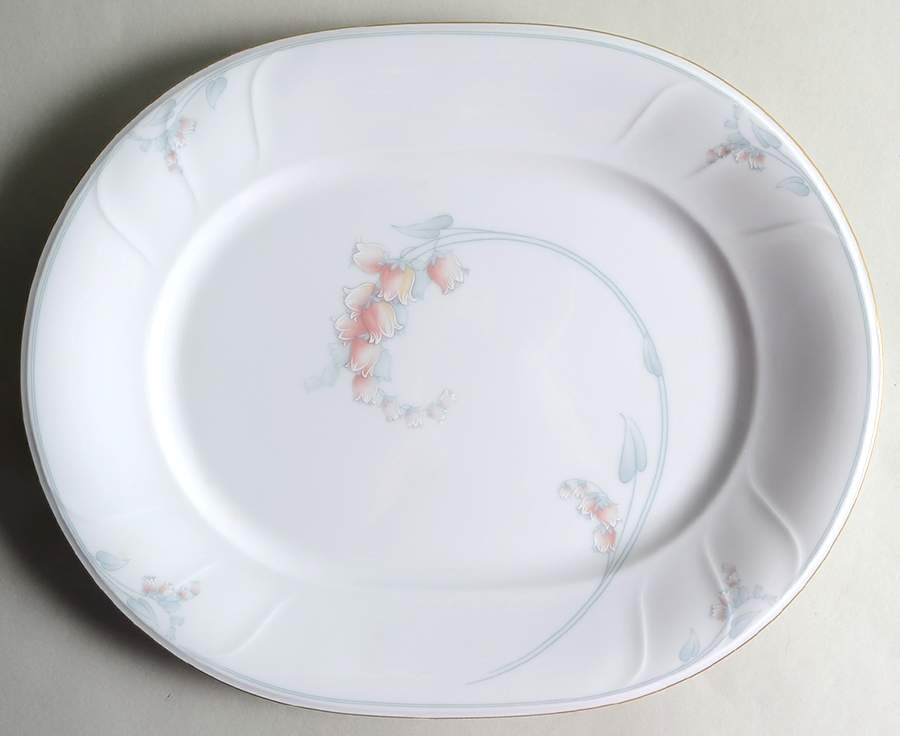 Fairburn 15" Oval Serving Platter by Noritake-1