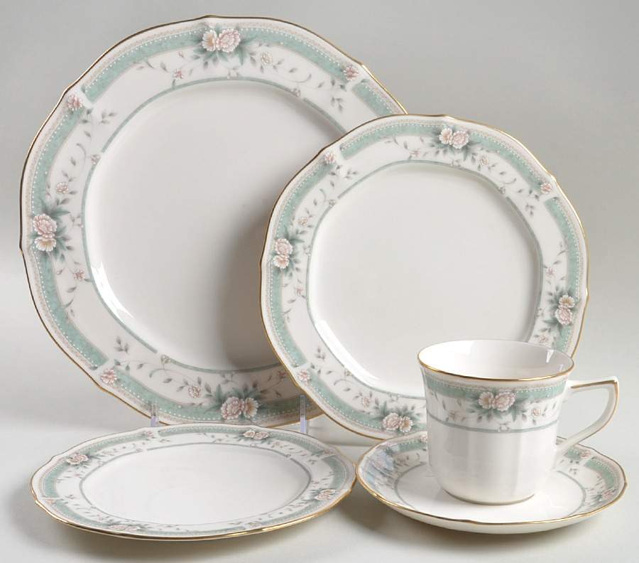 Fairchild 5 Piece Place Setting by Noritake-1