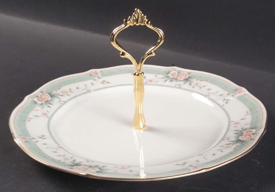 Fairchild Round Serving Plate with Handle (DP) by Noritake-1
