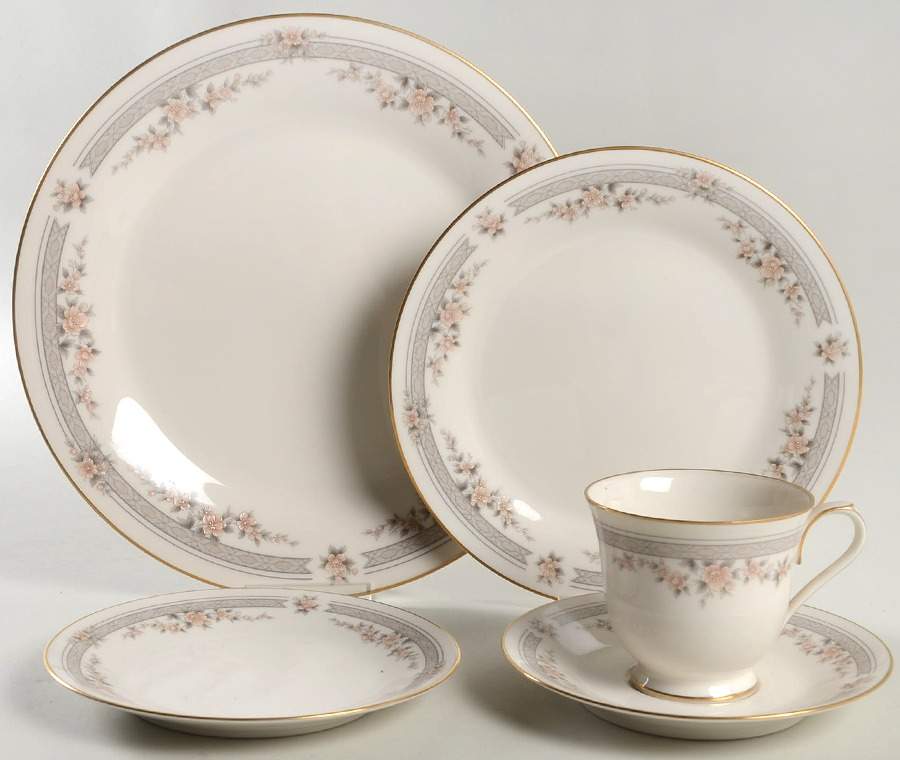 Fairview 5 Piece Place Setting by Noritake-1
