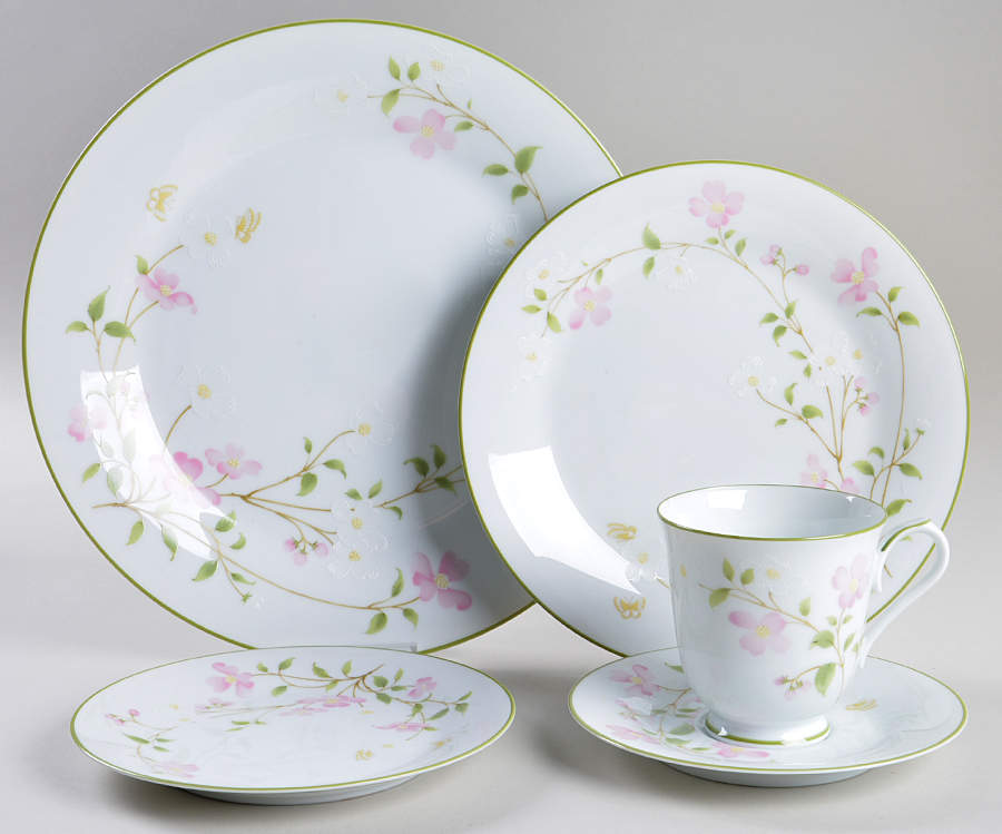 First Blush 40 Piece Estate Set by Noritake-1