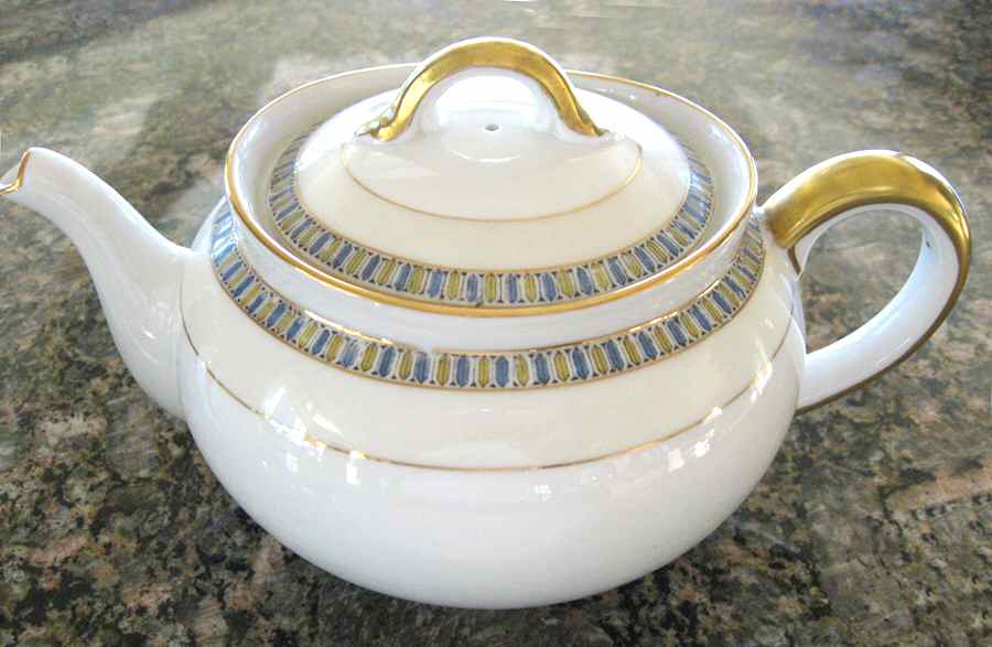 Florencia Teapot & Lid by Noritake-1