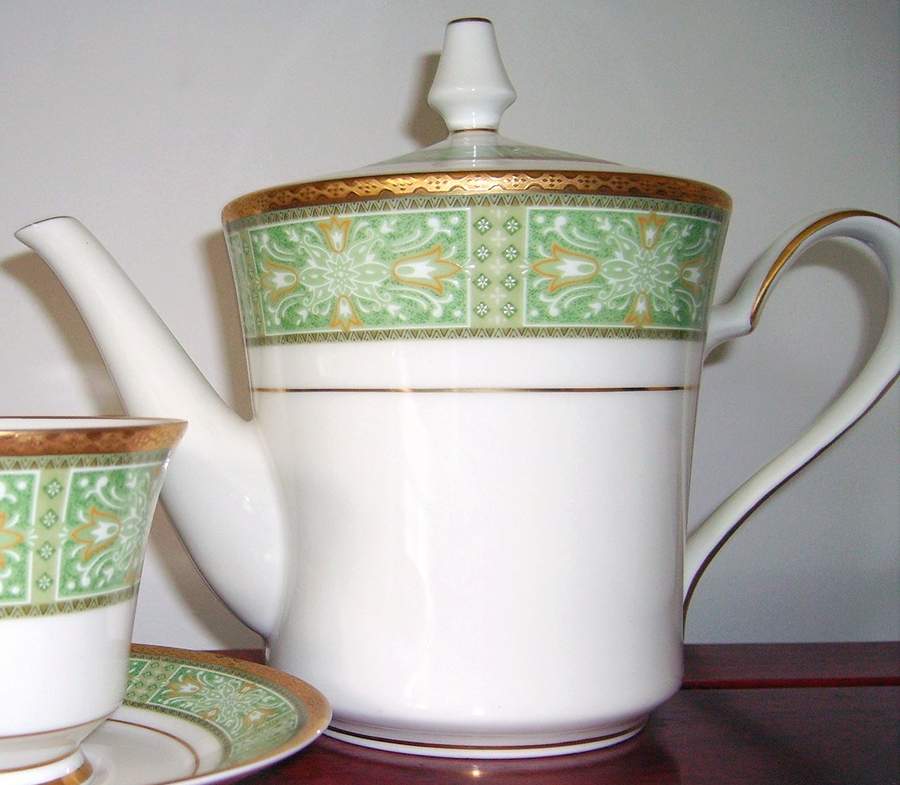 Fontainbleau Teapot & Lid by Noritake-1