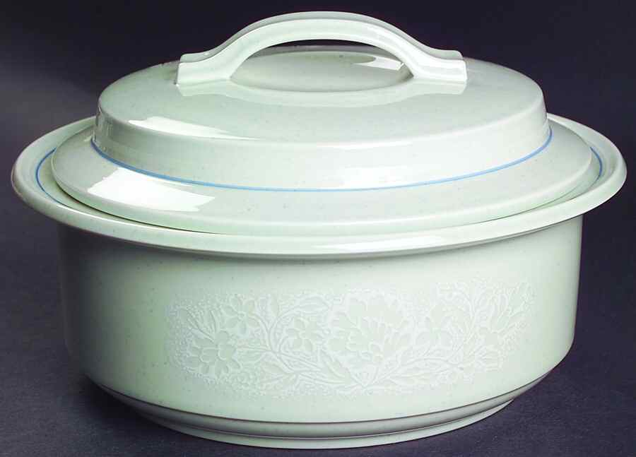 Frost Flower 2.5 Qt Round Covered Casserole by Noritake-1