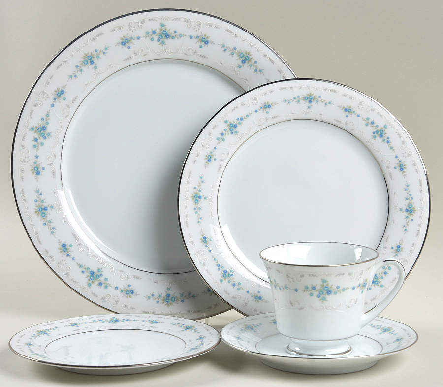 Frolic 40 Piece Estate Set by Noritake-1