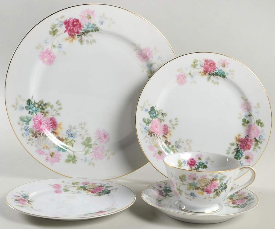 Gardena 40 Piece Estate Set by Noritake-1