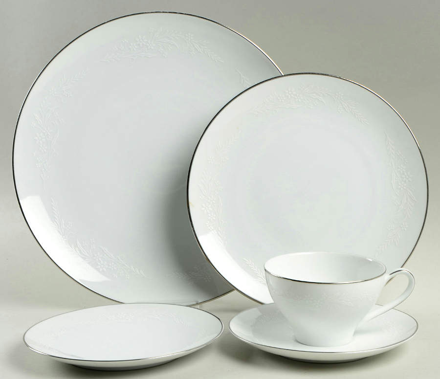 Georgian 5 Piece Place Setting by Noritake-1