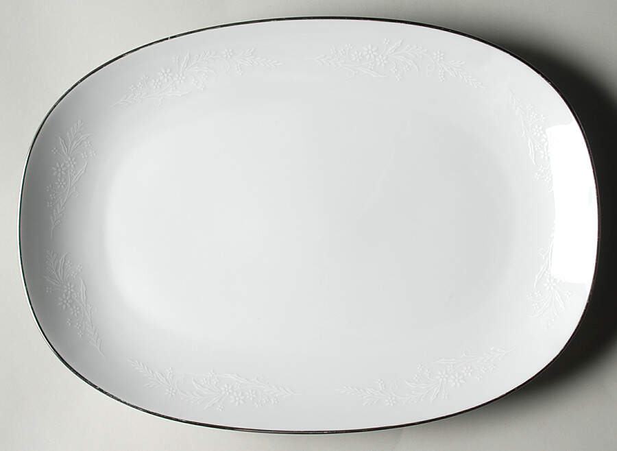 Georgian 15" Oval Serving Platter by Noritake-1