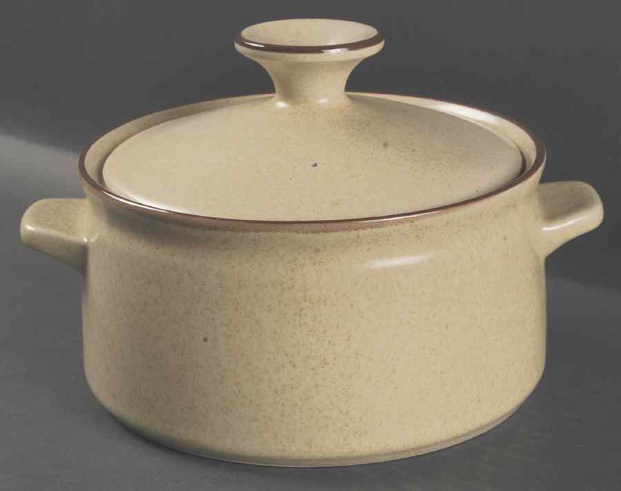 Gingerbread 2.25 Qt Round Covered Casserole by Noritake-1