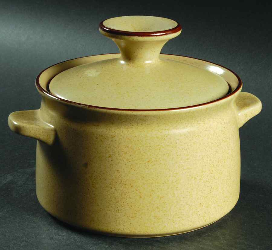 Gingerbread 1.5 Qt Round Covered Casserole by Noritake-1