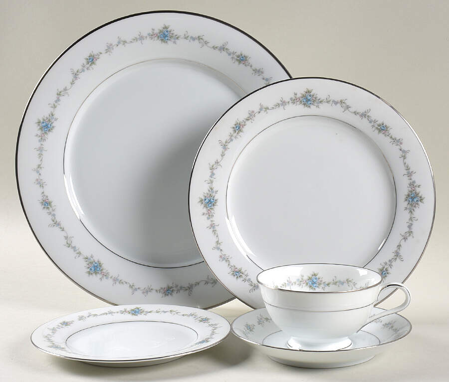 Glencoe 5 Piece Place Setting by Noritake-1