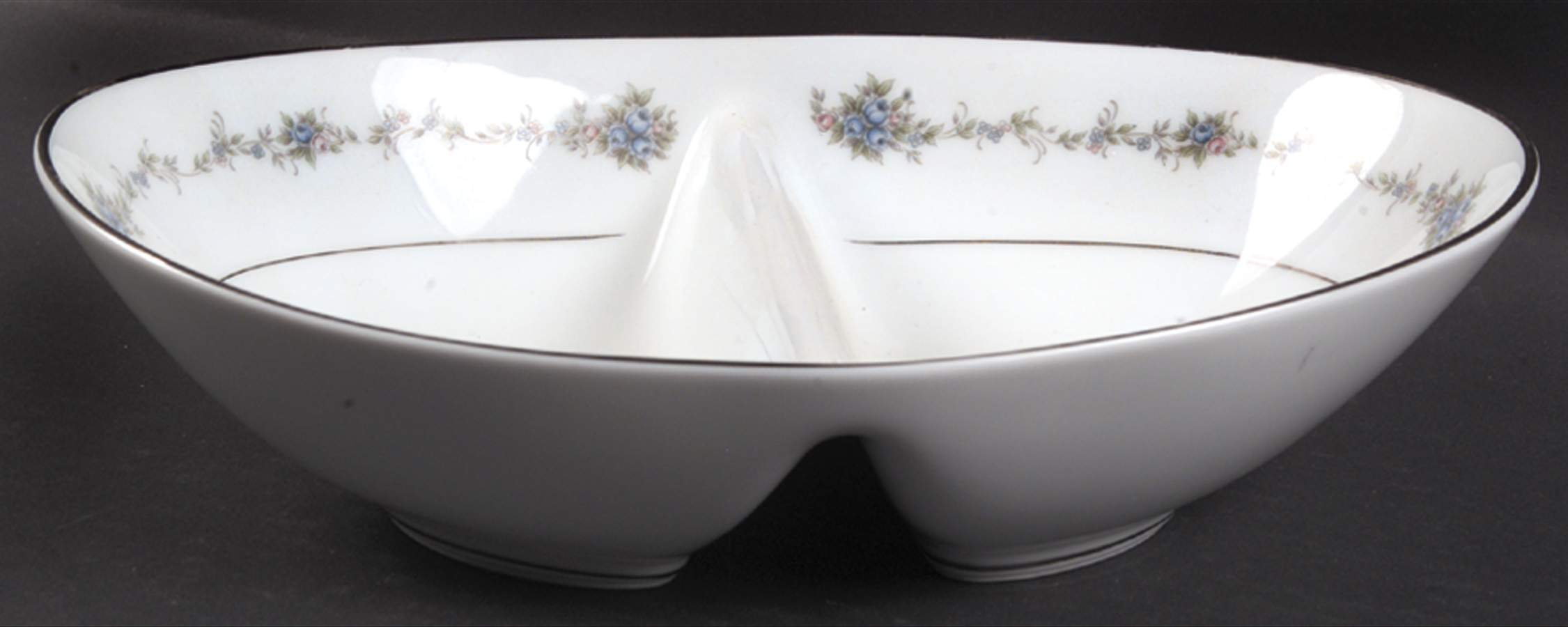 Glencoe 10" Oval Divided Vegetable Bowl by Noritake-1