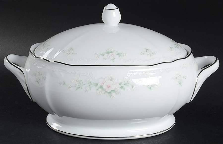 Glengarry Oval Covered Vegetable by Noritake-1