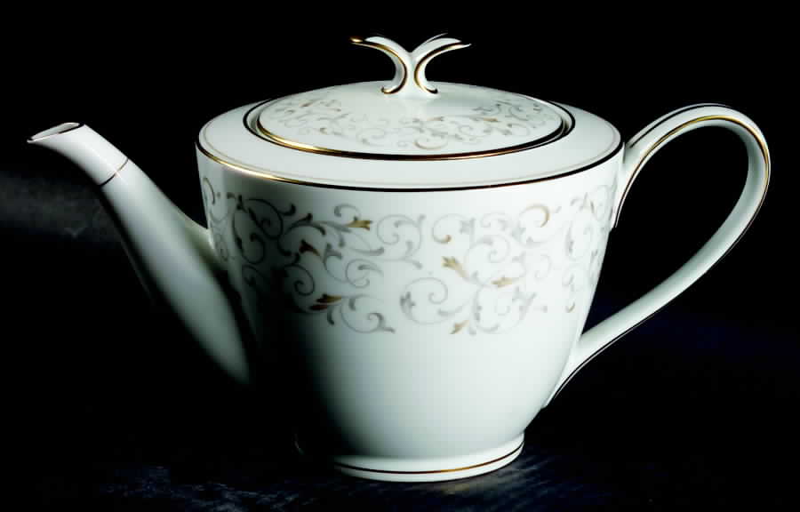 Glennis Teapot & Lid by Noritake-1