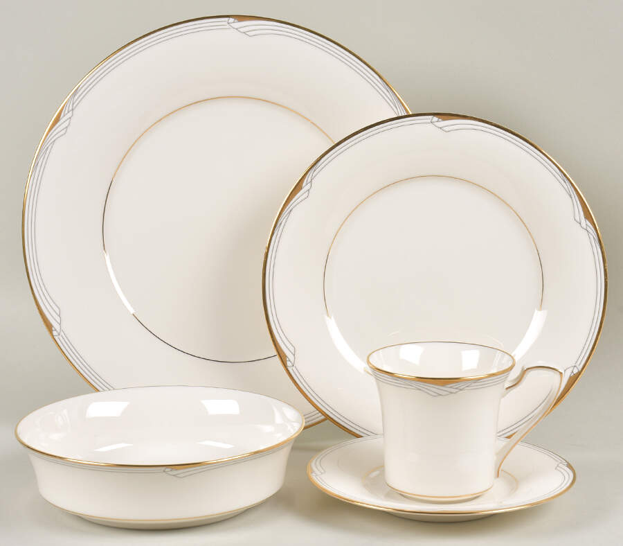 Golden Cove 40 Piece Estate Set by Noritake-1