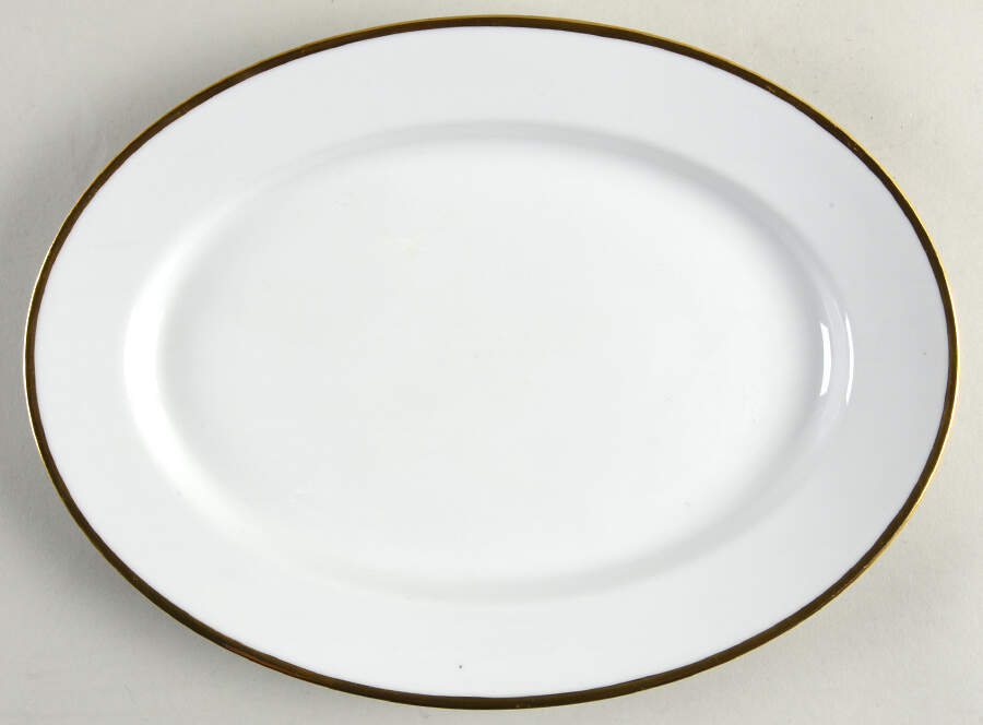 The Goldena 11" Oval Serving Platter by Noritake-1