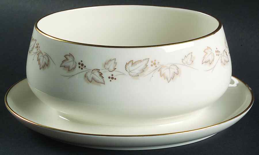 Goldivy Gravy Boat with Attached Underplate by Noritake-1