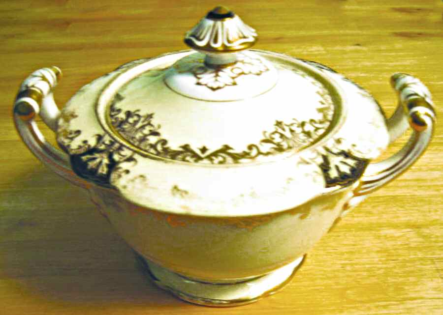 Goldlustra Sugar Bowl & Lid by Noritake-1