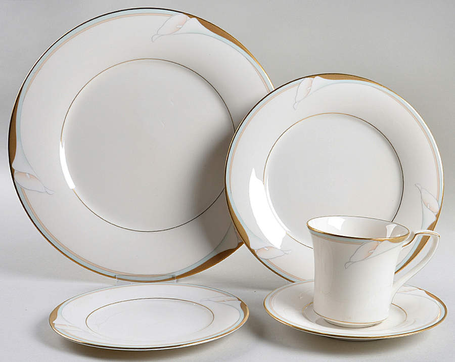 Golden Lily 5 Piece Place Setting by Noritake-1