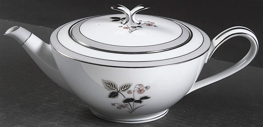 Grayson Teapot & Lid by Noritake-1