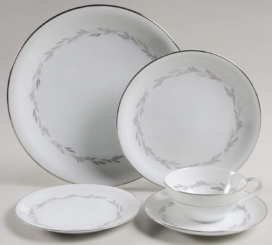 Graywood 5 Piece Place Setting by Noritake-1
