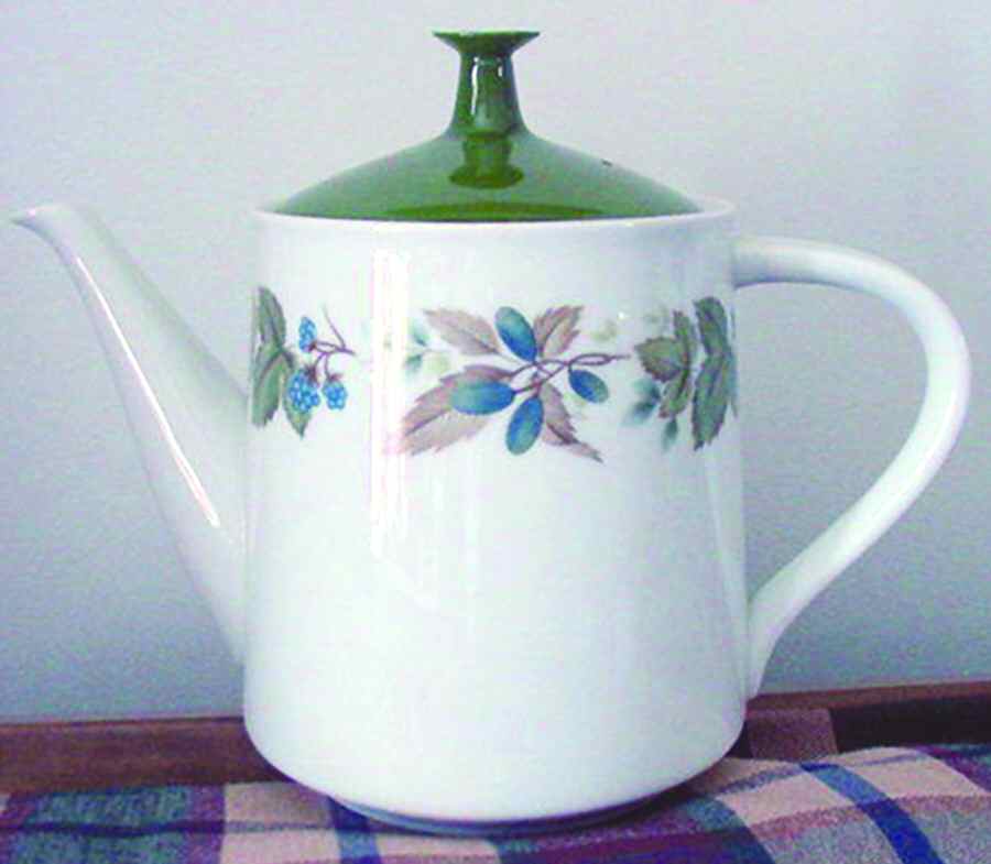 Greenbriar Teapot & Lid by Noritake-1