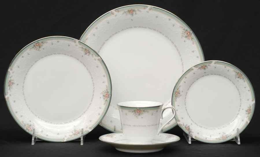 Greenbrier 5 Piece Place Setting by Noritake-1