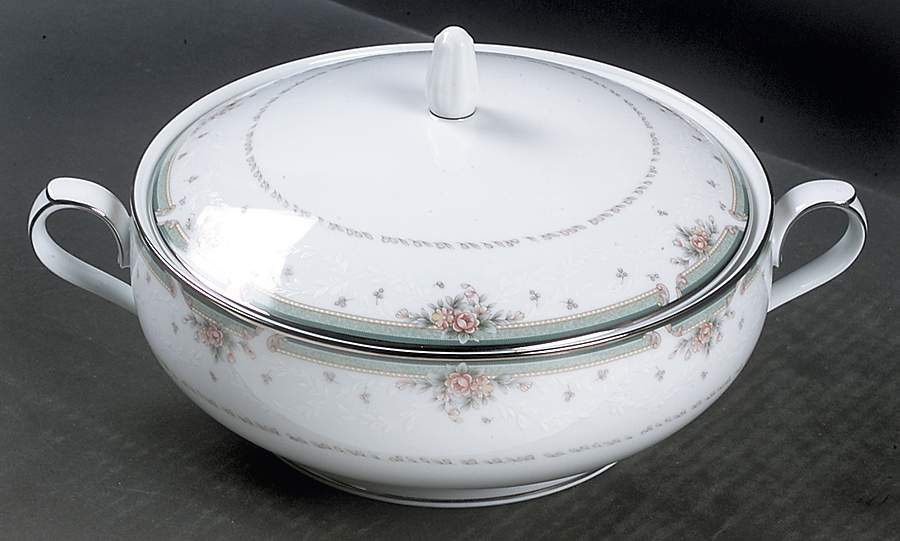 Greenbrier Round Covered Vegetable by Noritake-1