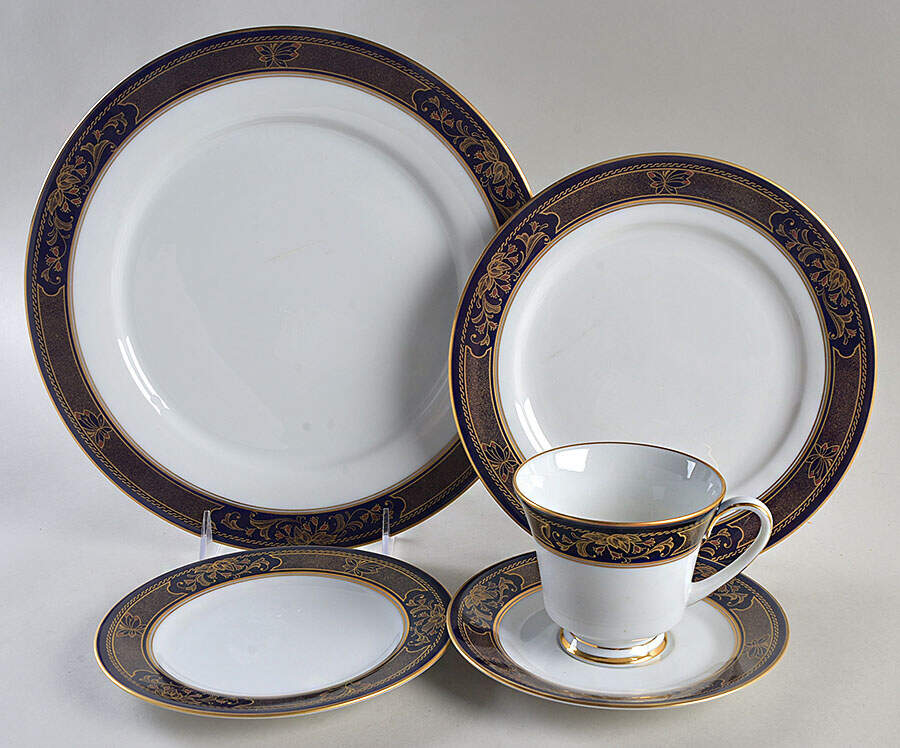 Grenoble 40 Piece Estate Set by Noritake-1