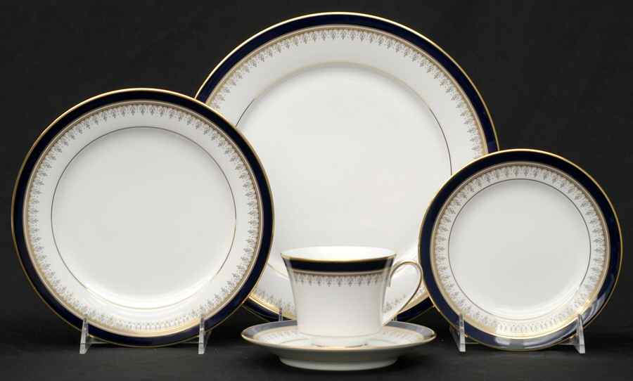 Grand Monarch 40 Piece Estate Set by Noritake-1