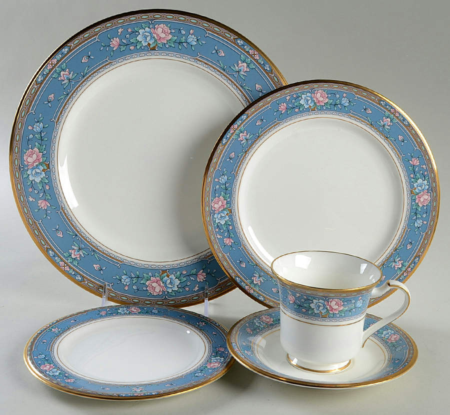 Grand Terrace 40 Piece Estate Set by Noritake-1