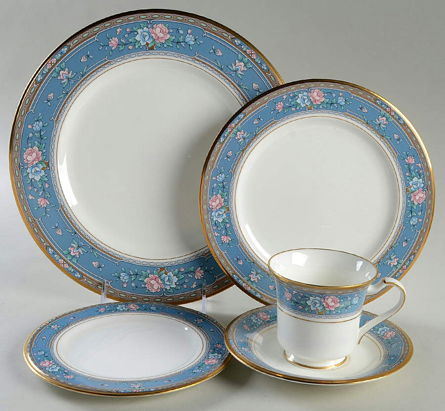 Grand Terrace 40 Piece Estate Set by Noritake-1