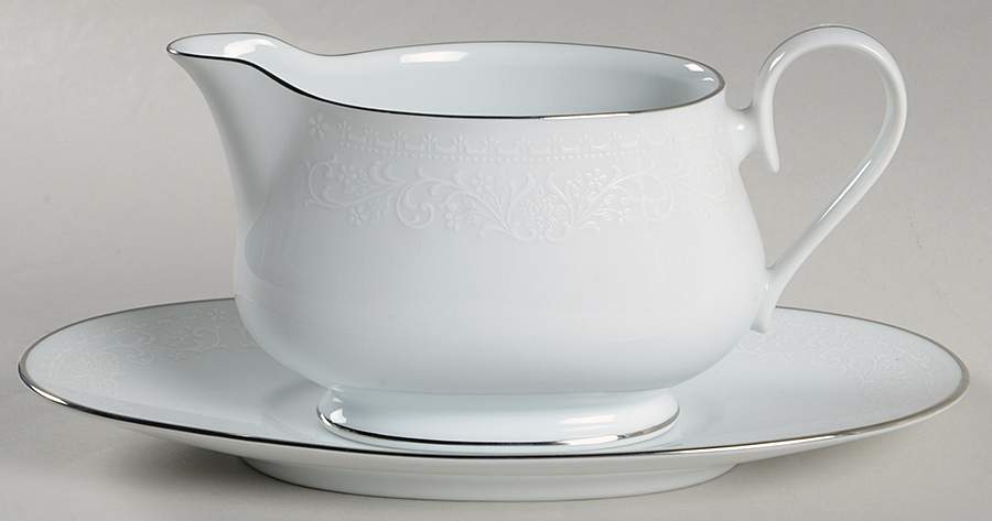 Guenevere Gravy Boat & Underplate by Noritake-1