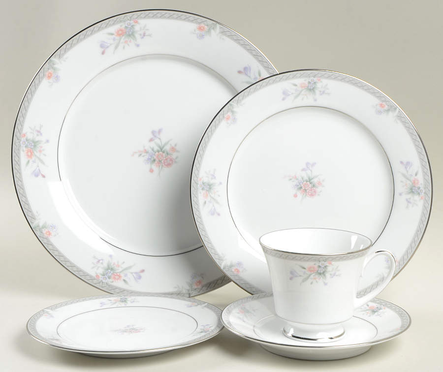 Hailey 5 Piece Place Setting by Noritake-1