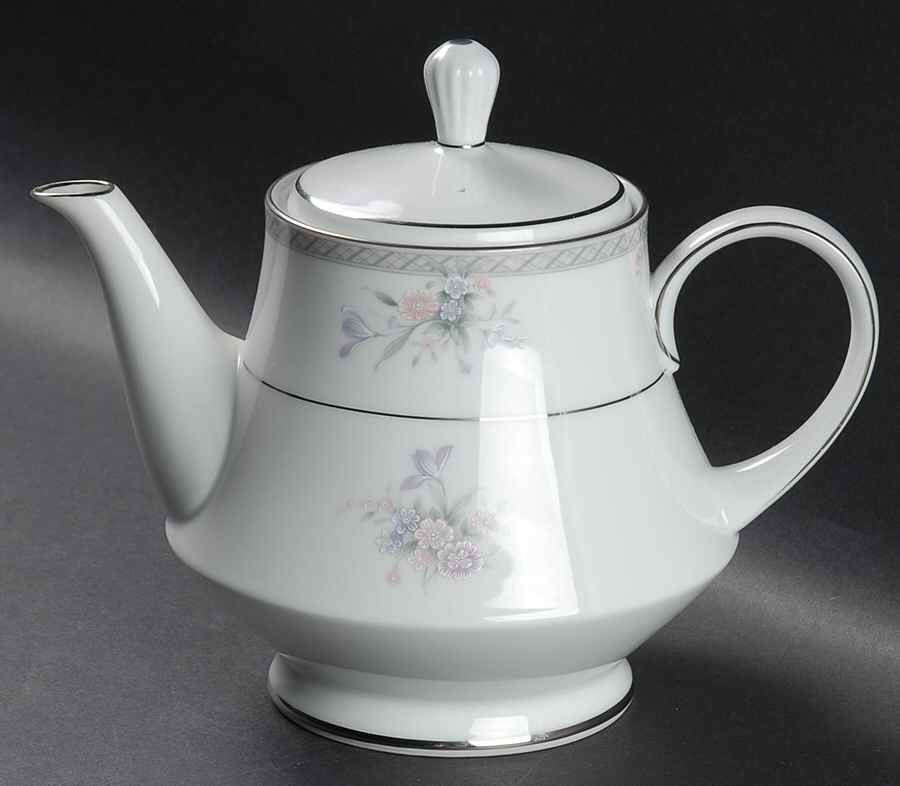 Hailey Teapot & Lid by Noritake-1