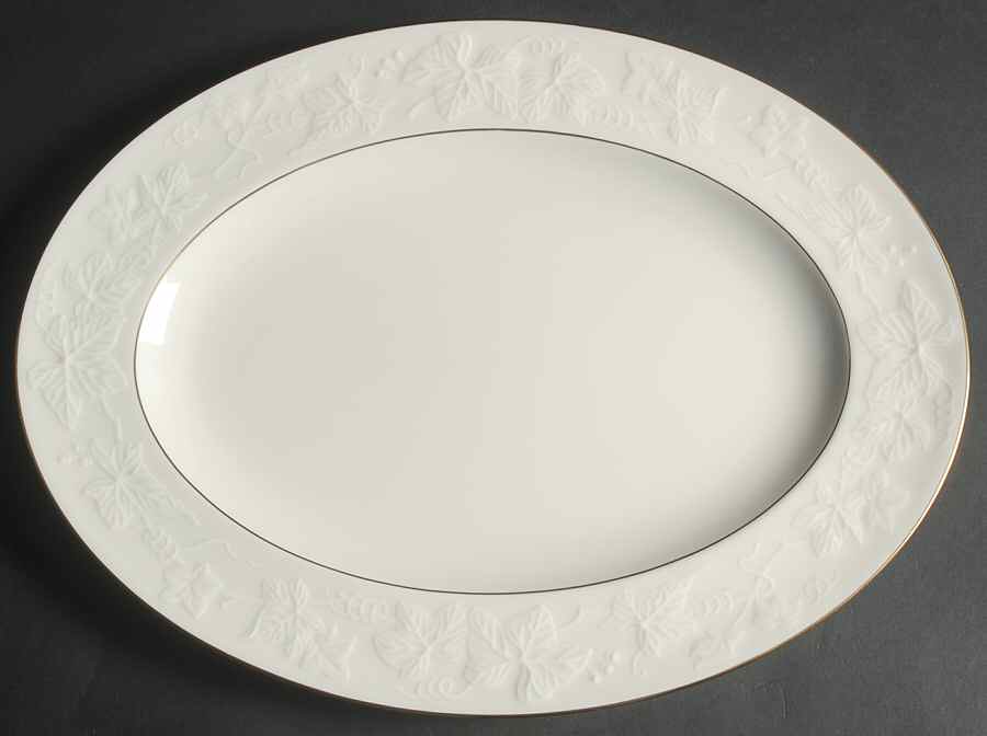 Halls of Ivy (Gold Trim) 16" Oval Serving Platter by Noritake-1