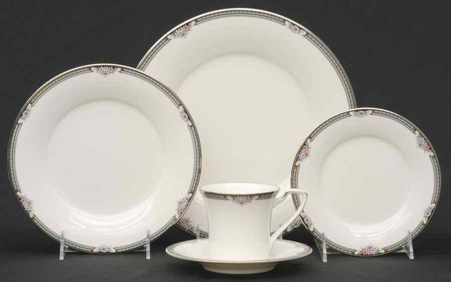 Halifax 5 Piece Place Setting by Noritake-1