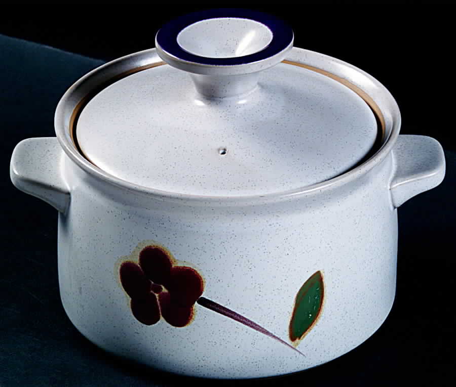 Happy Time 1.25 Qt Round Covered Casserole by Noritake-1