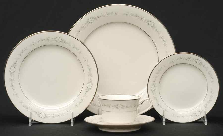 Heather 5 Piece Place Setting by Noritake-1