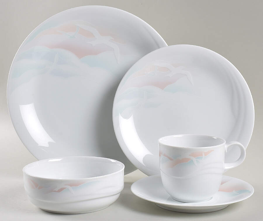 High Fliers 5 Piece Place Setting by Noritake-1